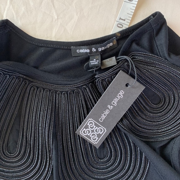 Cable & Gauge Short Sleeve Embroidered scoop neck Small NWT - Picture 6 of 9